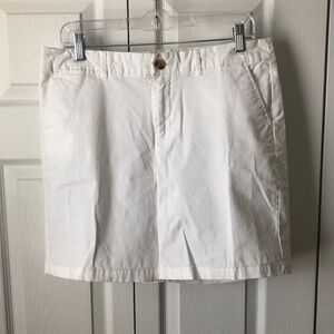 Women’s Gap White “khaki” Boyfriend-style walking shorts.